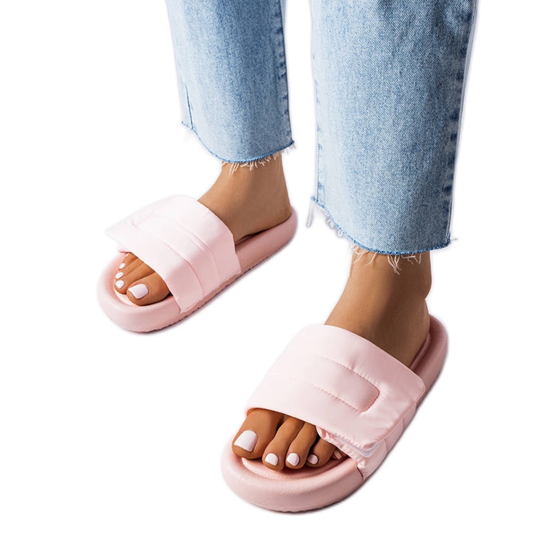 BM Papuci roz cu velcro de la Aleron