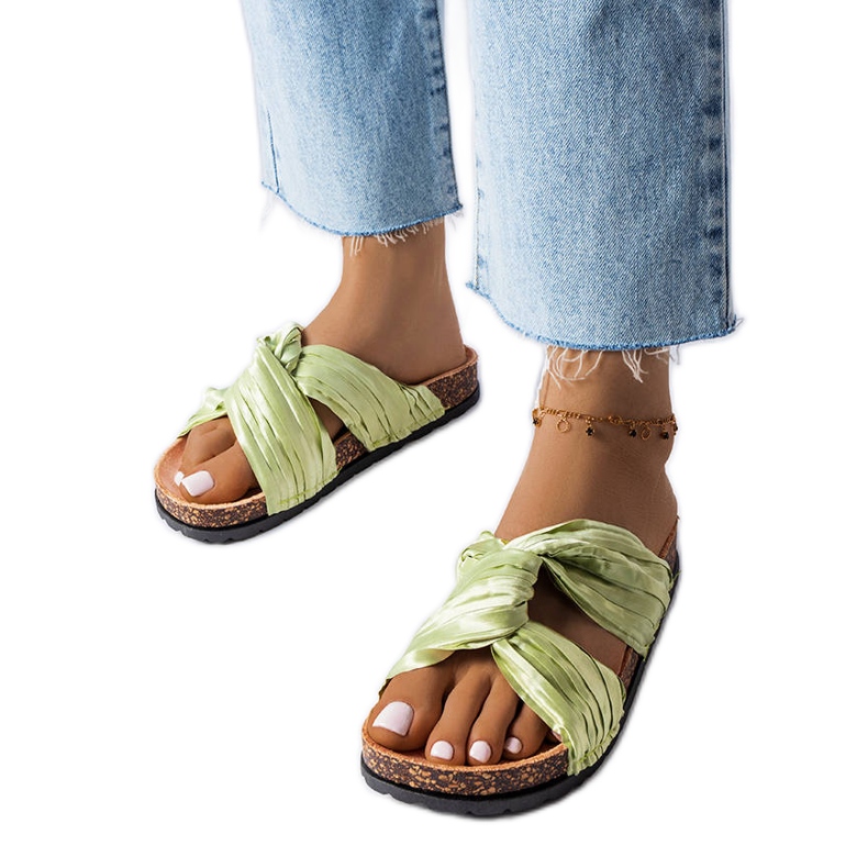 Papuci verzi decorati cu stofa Fresne verde