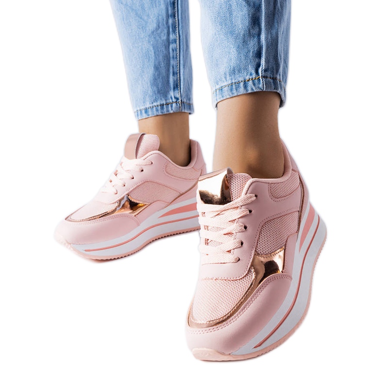 Adidasi roz cu talpa groasa de la Ethel