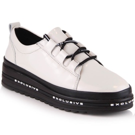 Pantofi confortabili lacuiti din piele pe platforma bej S.Barski LR29592 Pantofi confortabili lacuiti din piele pe platforma bej S.Barski LR29592
