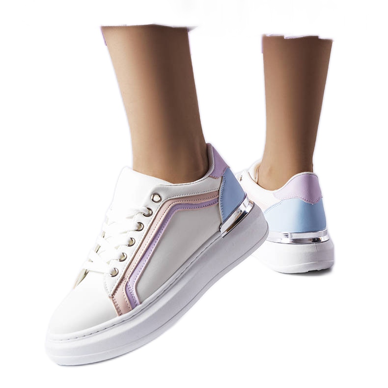 Adidasi albi cu talpa groasa de la Soucy