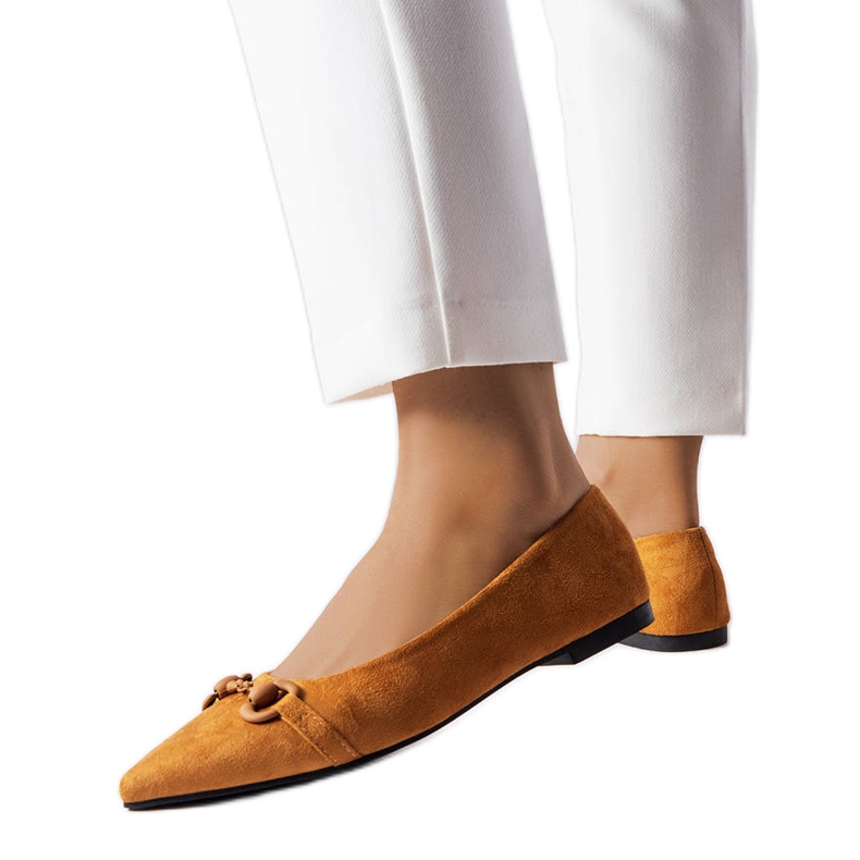 Balerini maro cu vârf ascuțit de la Aimé