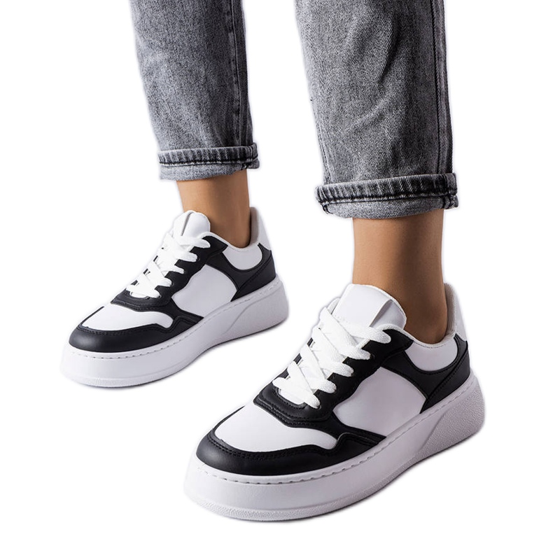 Cizme alb-negru cu talpa mai groasa de la Baron