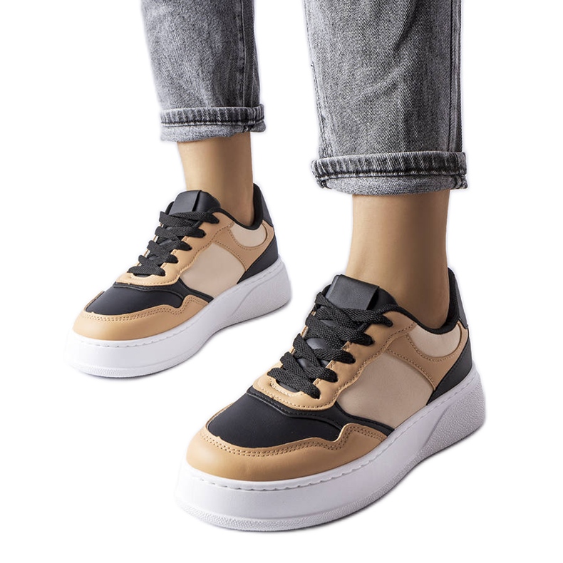 Cizme negre si bej cu talpa mai groasa de la Baron Cizme negre si bej cu talpa mai groasa de la Baron