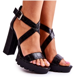 Sweet Shoes Sandale la modă pe un bar cu o curea Rammis neagră de șarpe negru