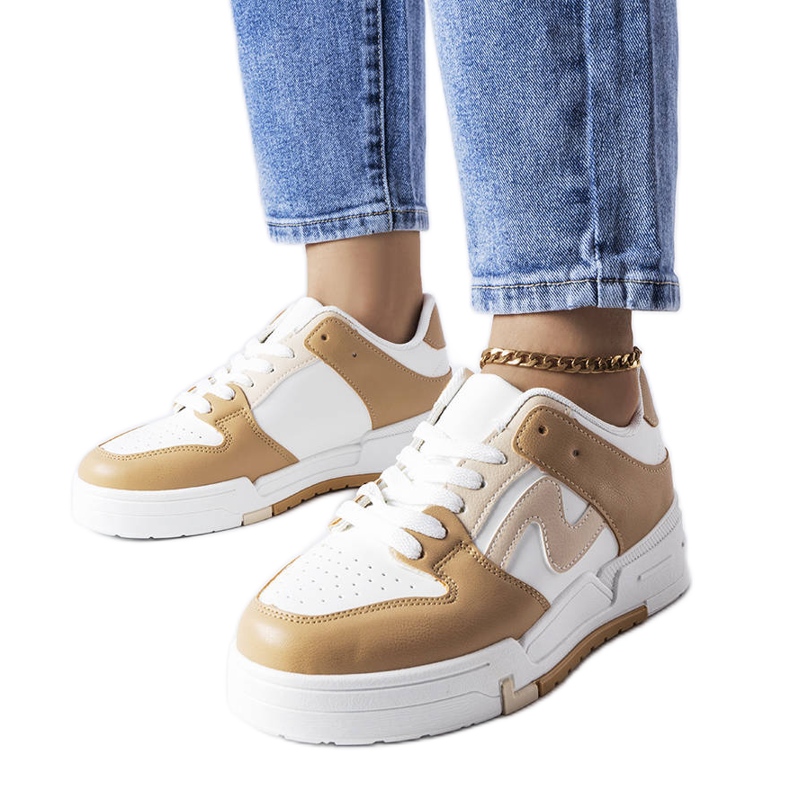 Cizme maro cu talpa mai groasa de la Harter bej