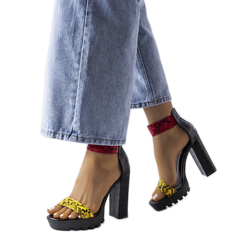 Sandale galbene cu imprimeu șarpe de la Knoxville