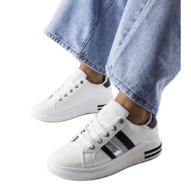 Adidași cu platformă alb-negru de la Sacaton Adidași cu platformă alb-negru de la Sacaton