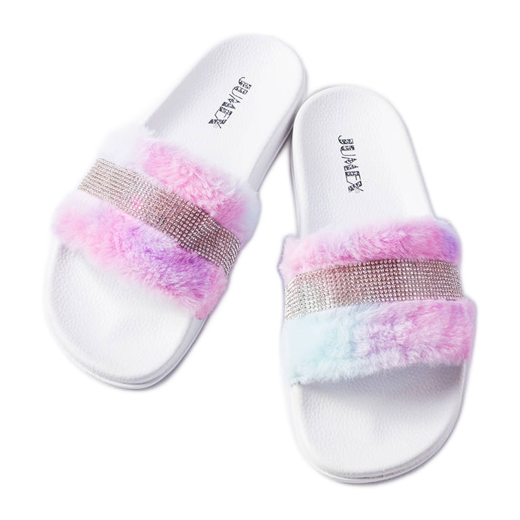 Tobogane colorate de blană cu strasuri de la Carrito roz