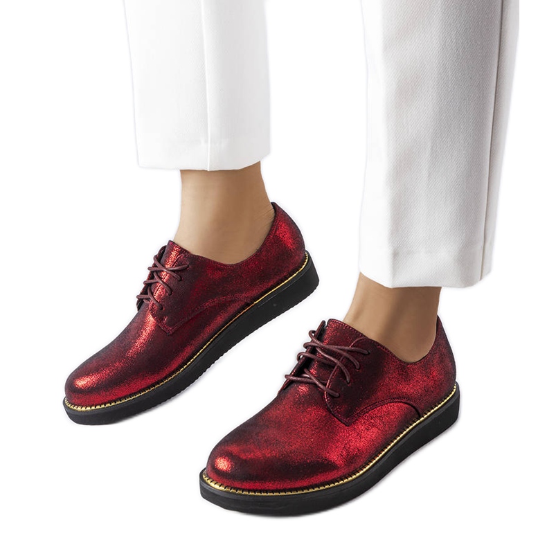 Pantofi roșii din brocart cu sclipici de la Cimitir roșu