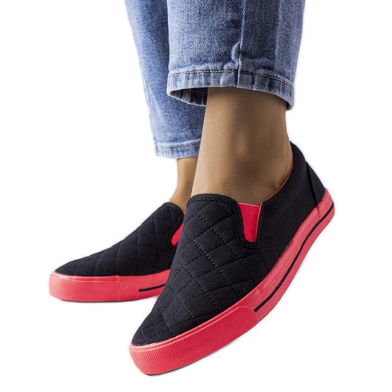 Tenisi slip-on matlasați negri de la Balsamo negru
