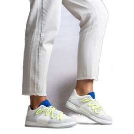 Adidași gri cu șireturi neon de la Aucoin alb Adidași gri cu șireturi neon de la Aucoin alb