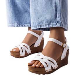 BM Sandale cu pană albe de la Audric BM Sandale cu pană albe de la Audric