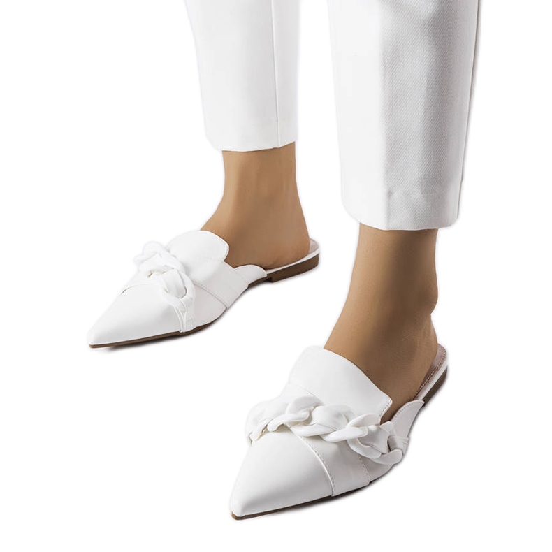 Sandale albe elegante cu lant de la Patenaude