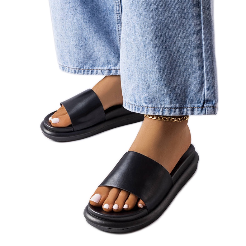 BM Papuci negri pe platforma Paquette negru