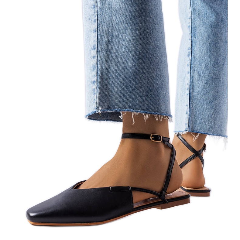 Sandale negre cu vârf închis negru