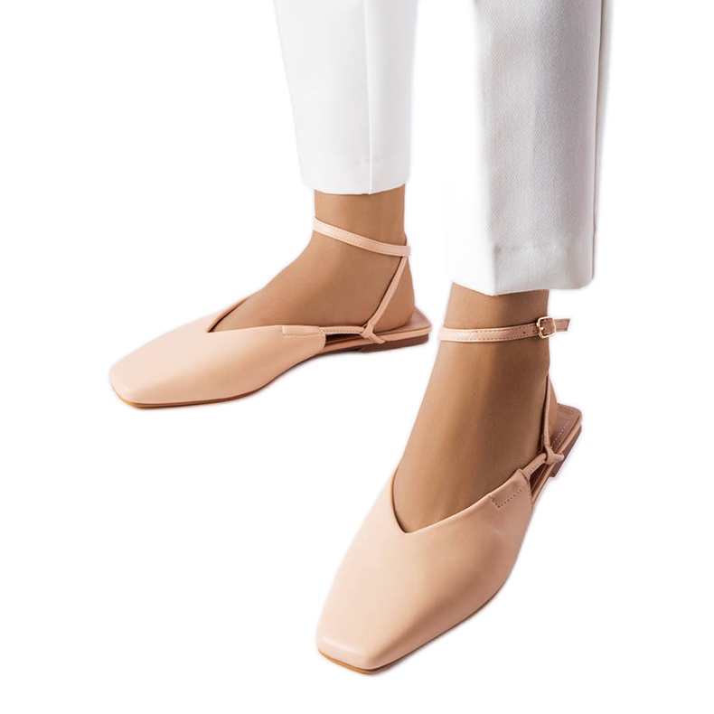 Sandale roz cu vârf închis