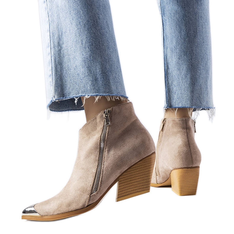 Cizme de cowboy bej cu vârf din metal de la Vergne