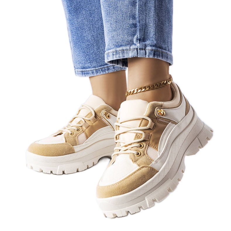 Prin pantofi maro cu talpă joasă și protecție bej