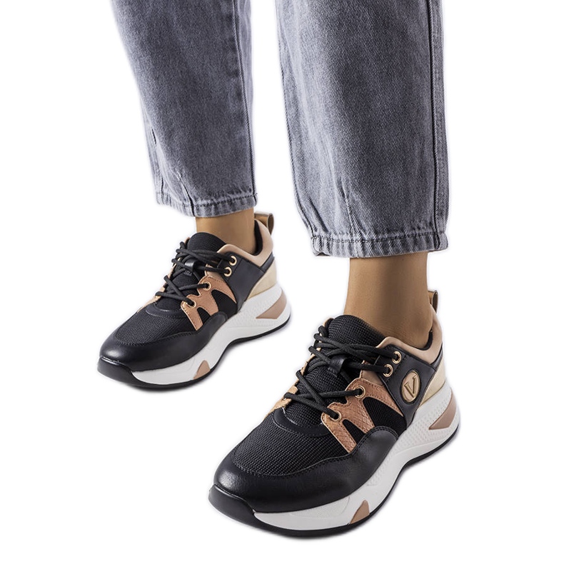 Tenisi negri Vinceza negru