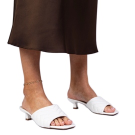 Flip-flops albi cu toc mic Flip-flops albi cu toc mic