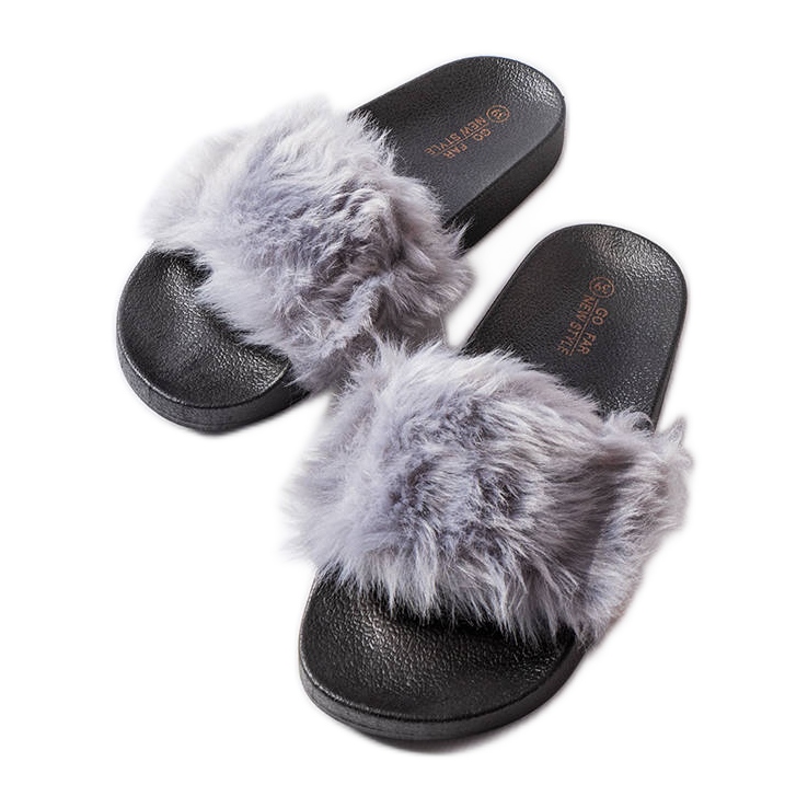 Papuci gri cu blana de la Genevre Papuci gri cu blana de la Genevre