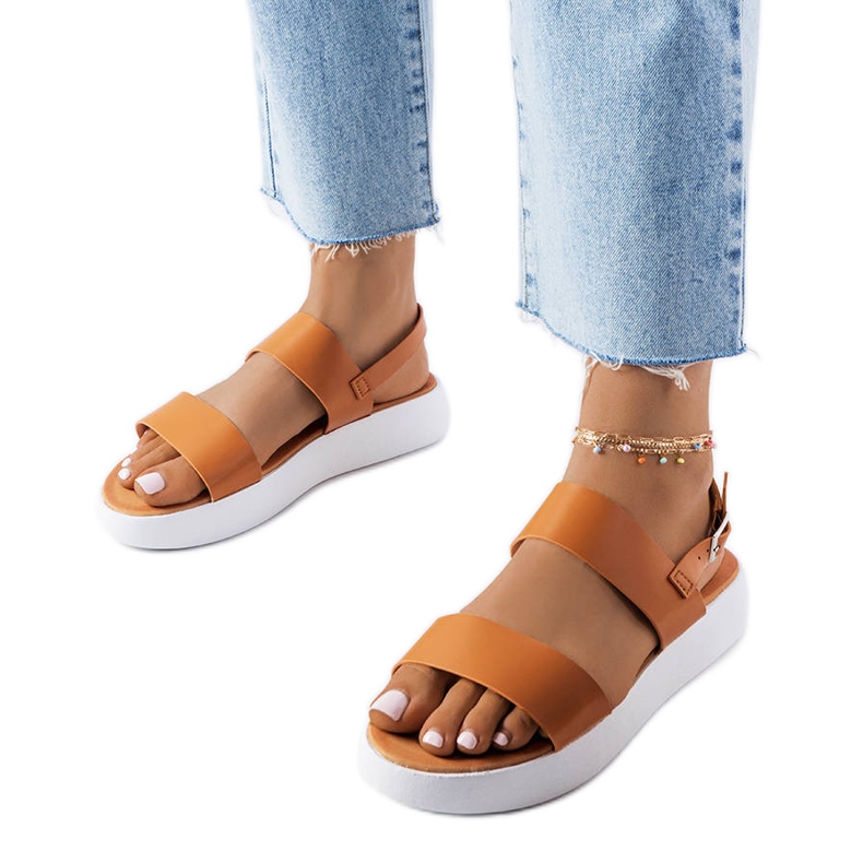 Sandale maro cu platformă de la Isaac