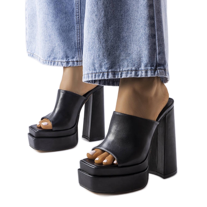 BM Sandale negre cu toc înalt de la Mercure negru