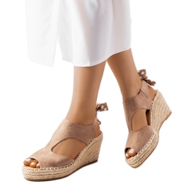 Espadrile cu pană maro de la Dumoulin bej Espadrile cu pană maro de la Dumoulin bej
