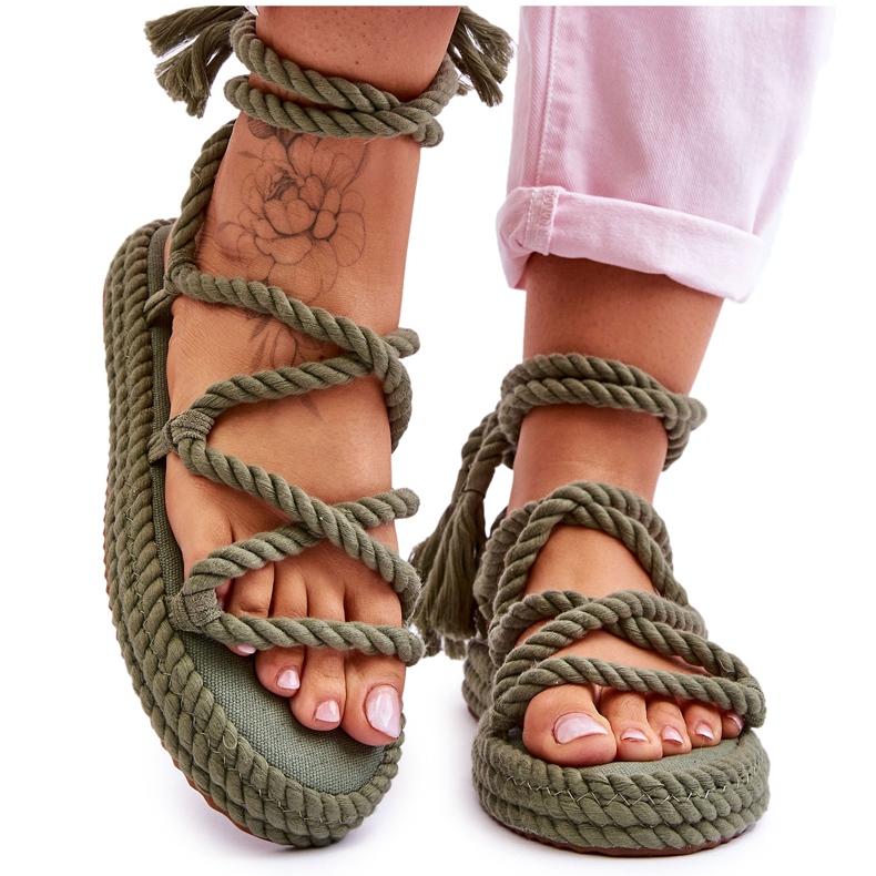 Sandale legate pe o platformă groasă, verde, nu poate aștepta