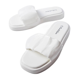 Glisoare albe decorate cu volane Boulevard