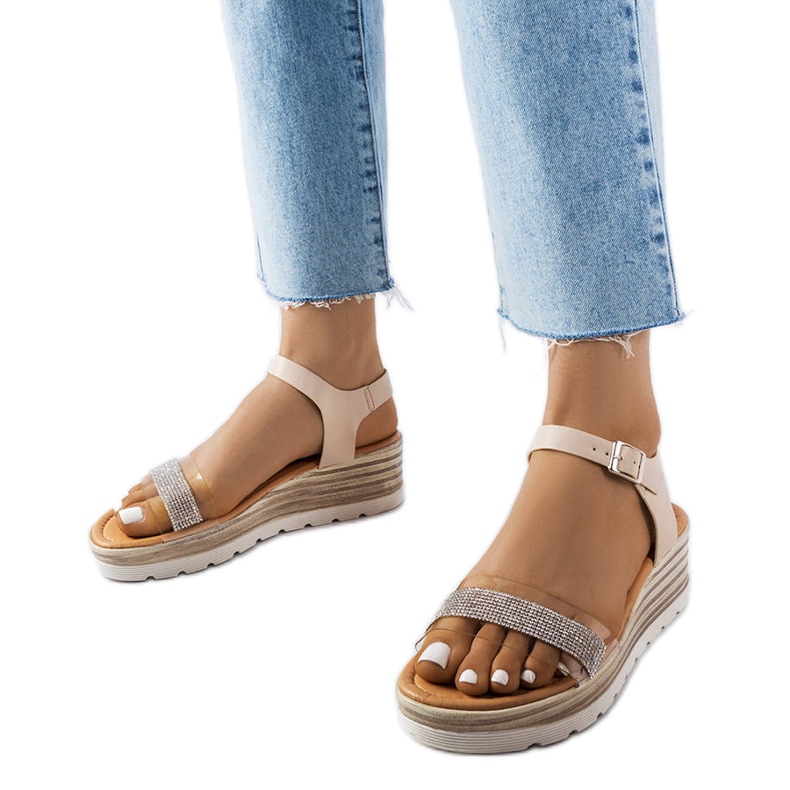 Sandale cu pană bej de la Bussière