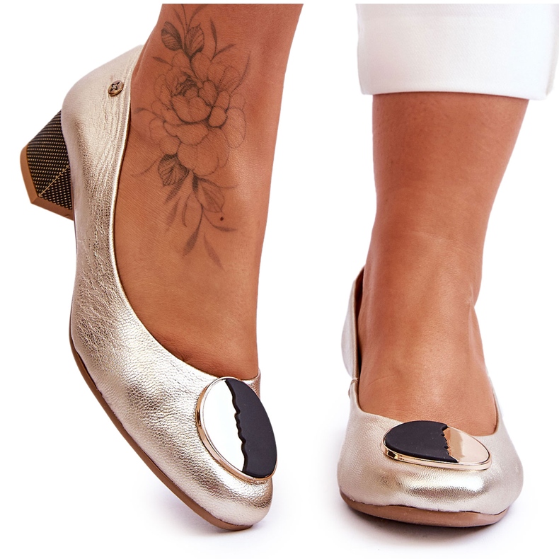 Pompe din piele cu toc mic Maciejka 05960-25 Aur de aur