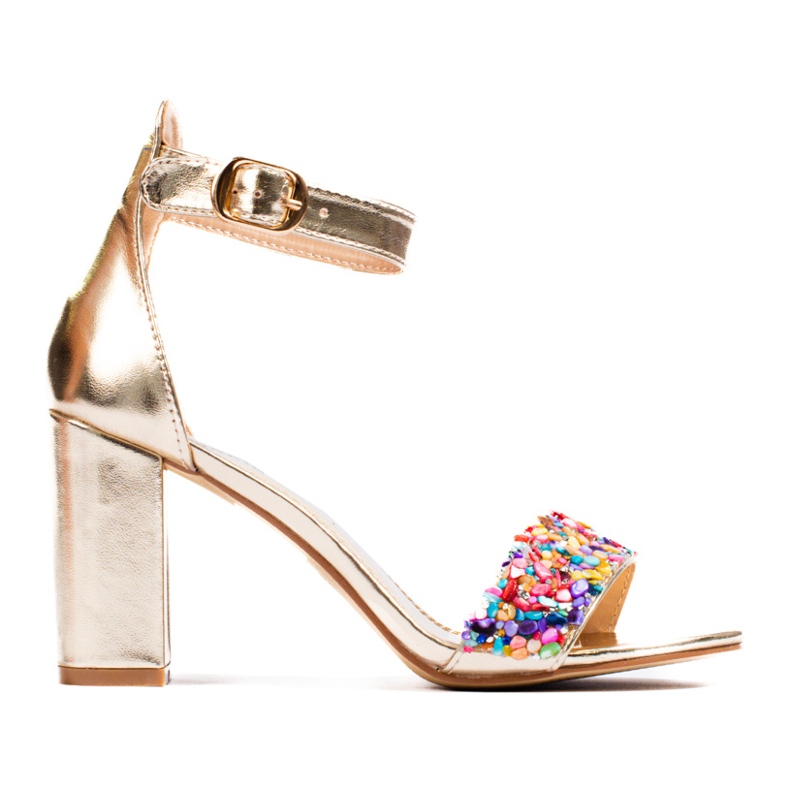 Sandale cu știfturi aurii de la Shelovet de aur Sandale cu știfturi aurii de la Shelovet de aur