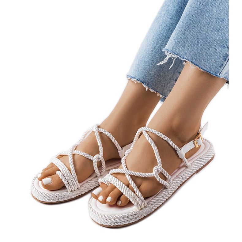 Sandale albe împletite de la Burwell
