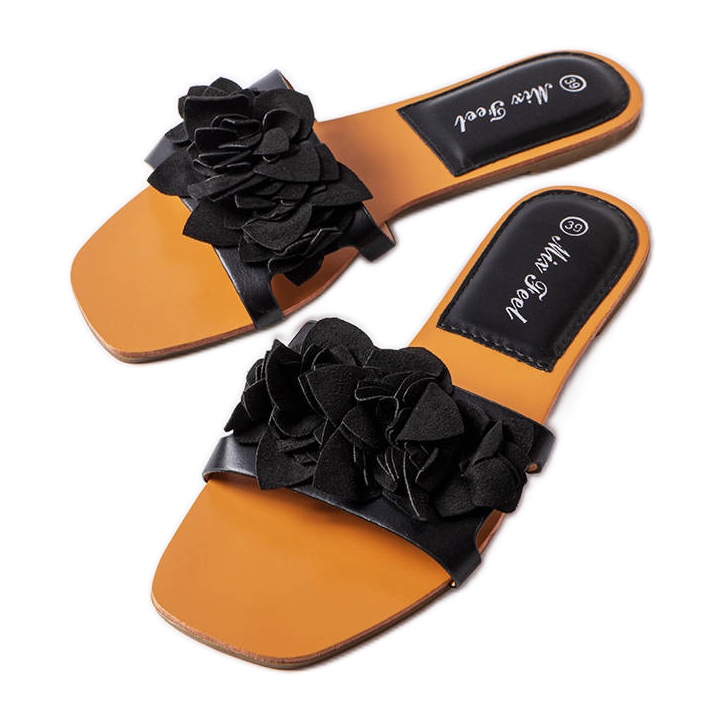 Tobogane negre decorate cu Flori din Rapids negru
