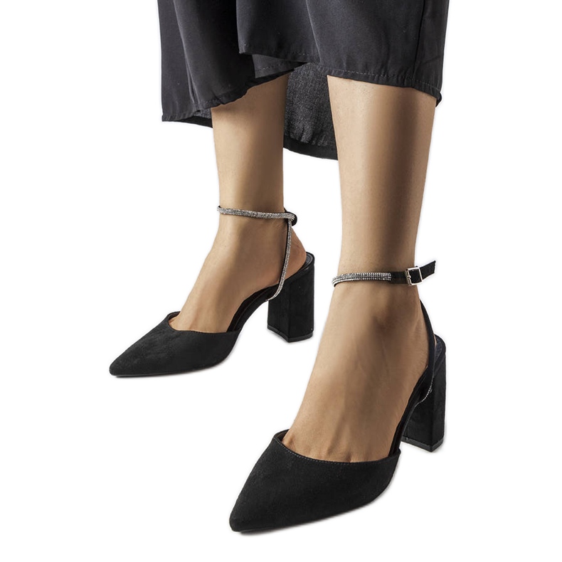 Pompe cu toc negru de la Stella