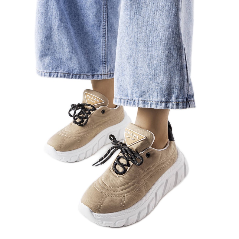 Adidași bej închis de la Aisys Adidași bej închis de la Aisys