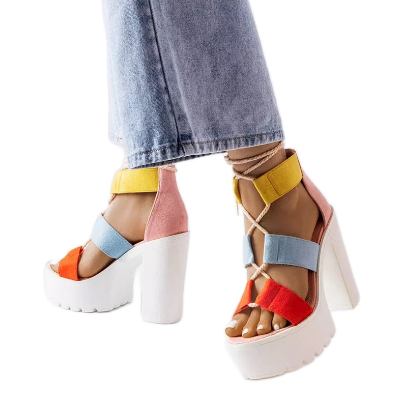 Inna Sandale cu blocuri masive roz de la Katja Inna Sandale cu blocuri masive roz de la Katja