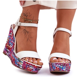 Sandale de damă pe o pană colorată albă Malibu