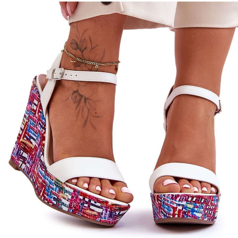 Sandale de damă pe o pană colorată albă Malibu