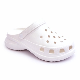 Papuci de spumă Crocs pe o talpă groasă Katniss albă