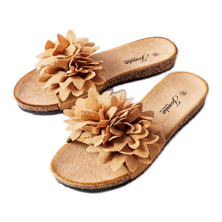 Papuci maro decorati cu flori Farland