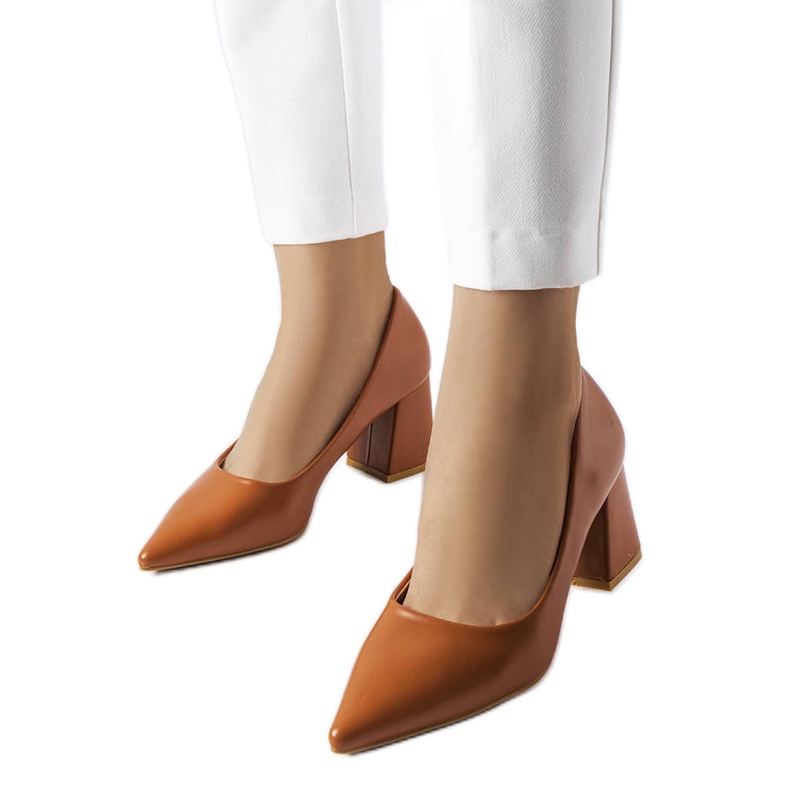 Pompe Fanchon maro cu toc înalt