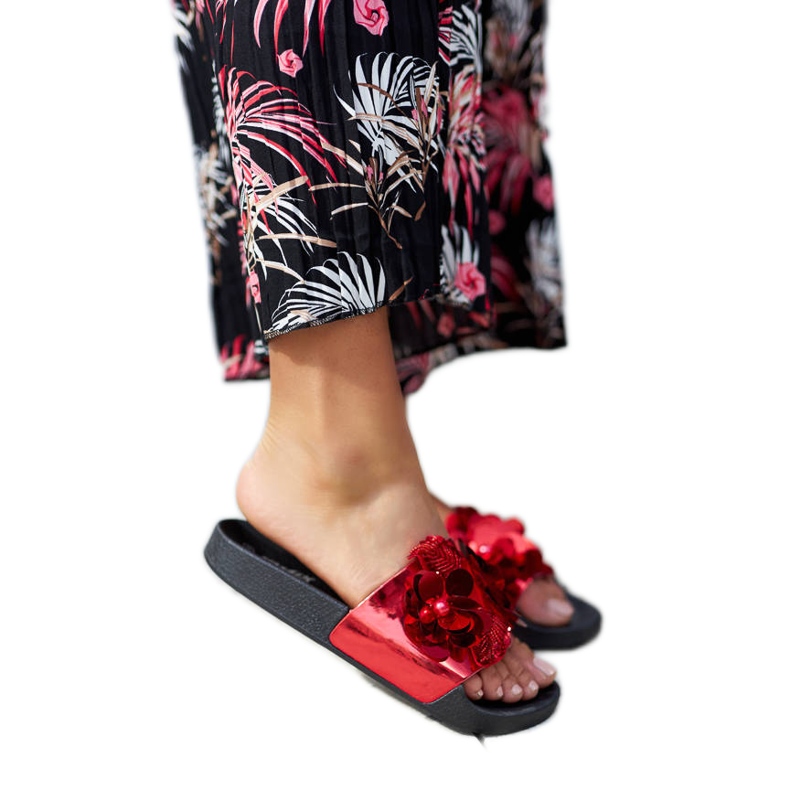 Tobogane roșii cu căptușeală decorativă de la Caggio roșu Tobogane roșii cu căptușeală decorativă de la Caggio roșu