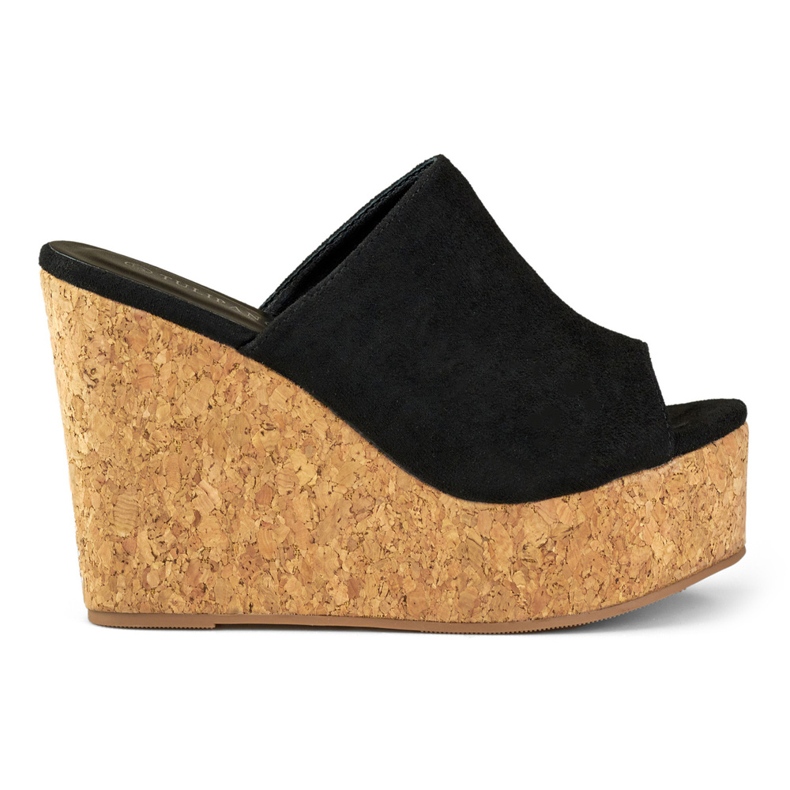 Șlapi negri pe o pană de plută negru Șlapi negri pe o pană de plută negru