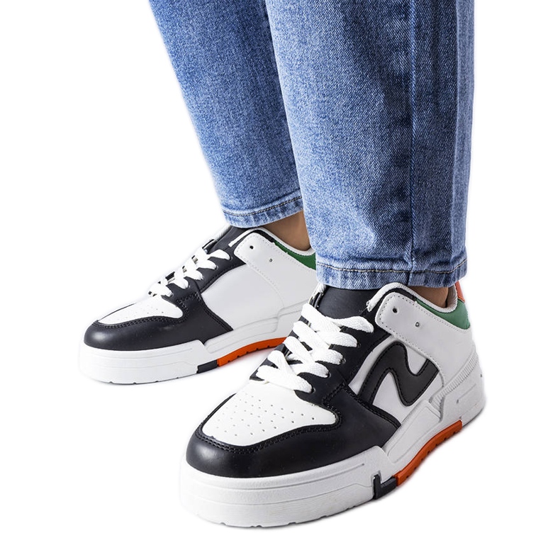 Cizme alb-negru cu talpa mai groasa de la Harter