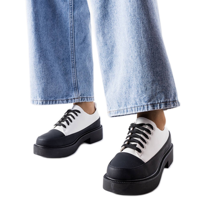 Pantofi plati albi de la Merico Pantofi plati albi de la Merico