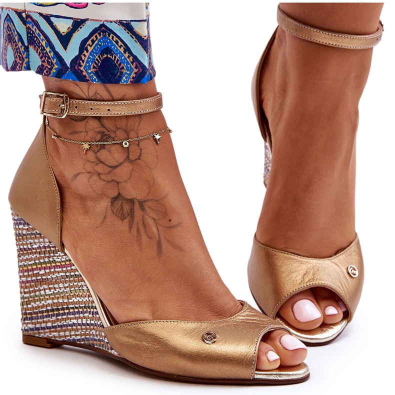 Sandale cu pană din piele Laura Messi 2603/784 Aur de aur