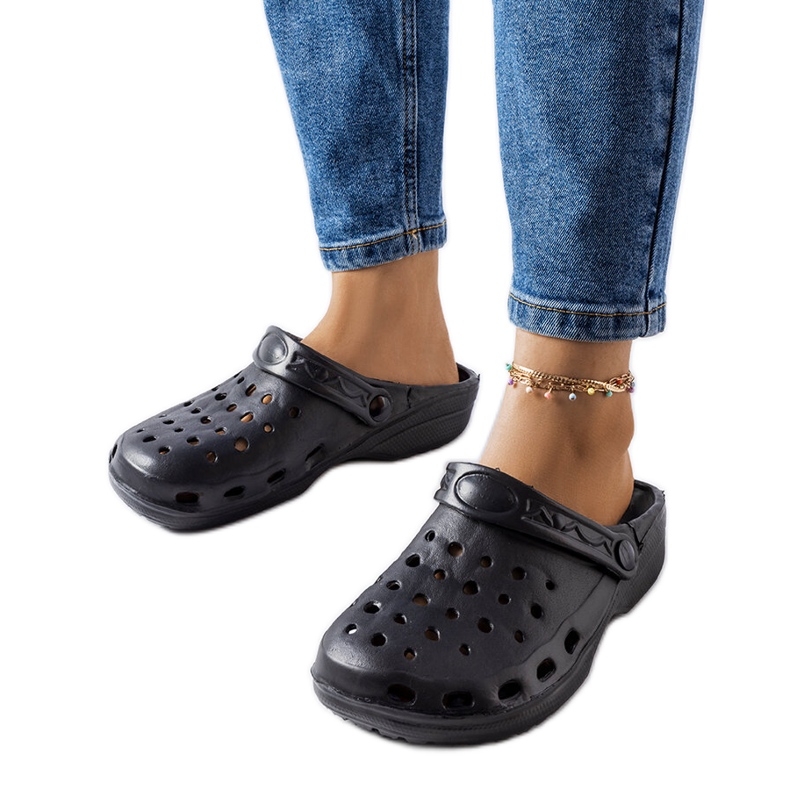 Papuci cu vârf închis din spumă neagră de la Kleist negru